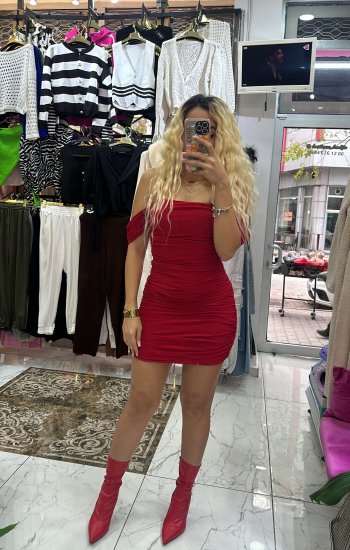 Kirmizi Kayik Yaka Elbise