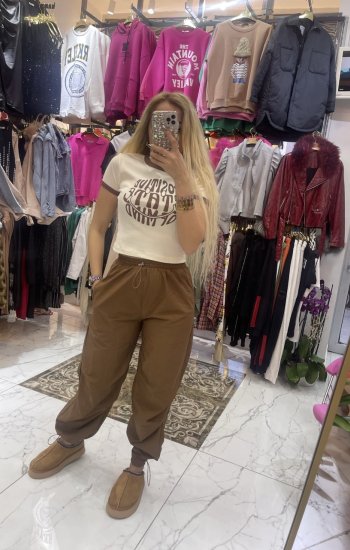 Krem Rengi Yazılı Crop Top
