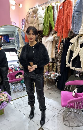 Siyah kürklü hirka